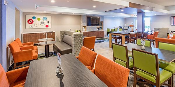 Holiday Inn Express & Suites Modesto-Salida
