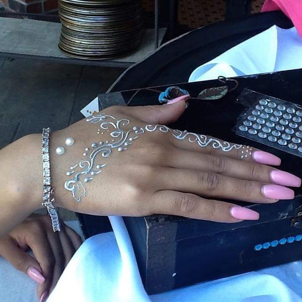 Jolie Henna and Airbrush