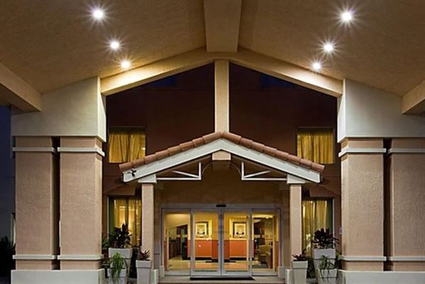 Holiday Inn Express & Suites Pembroke Pines-Sheridan St