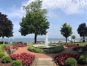 The Hotel Lakeside Lawn