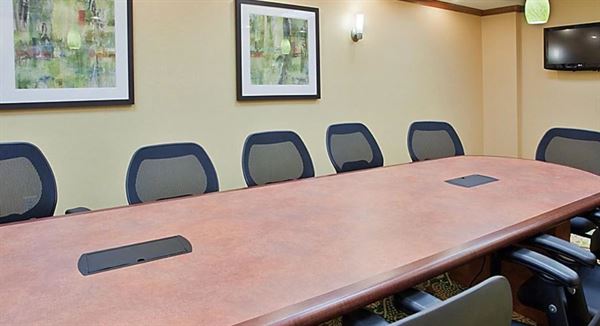 Holiday Inn Express & Suites Fredericksburg