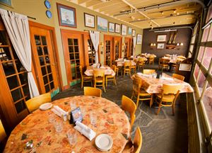 The Scenic River Room I