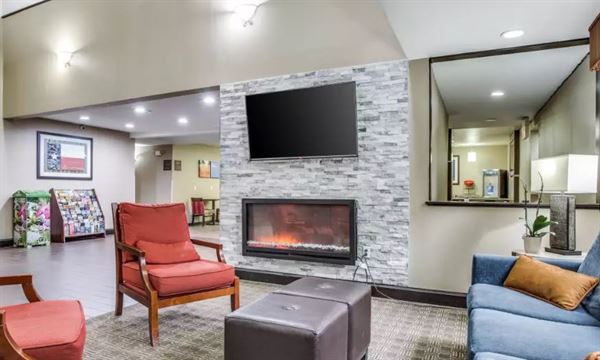 Comfort Inn & Suites Love Field – Dallas Market Center