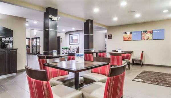Comfort Inn & Suites Love Field – Dallas Market Center