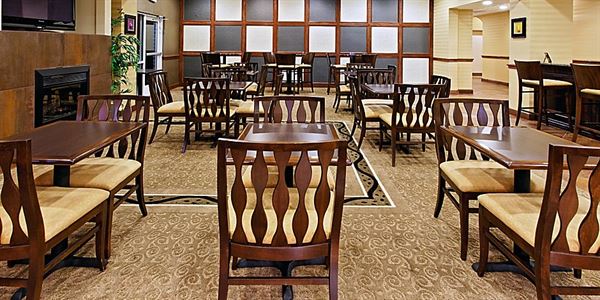 Holiday Inn Express & Suites Cleburne