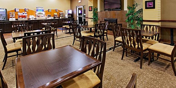 Holiday Inn Express & Suites Cleburne