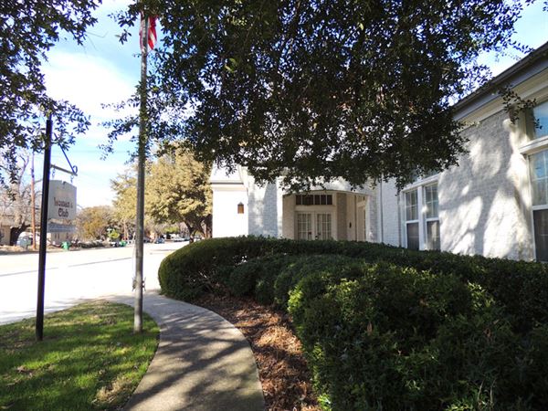 Woman's Club Building