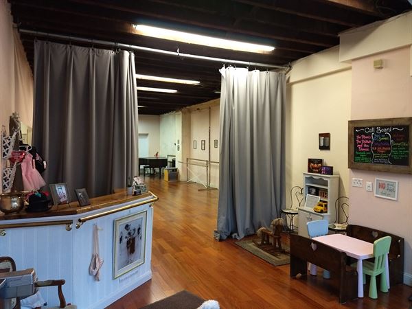 ALDEN MOVES Dance Theater