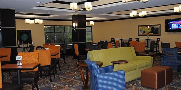 Holiday Inn Express & Suites Covington