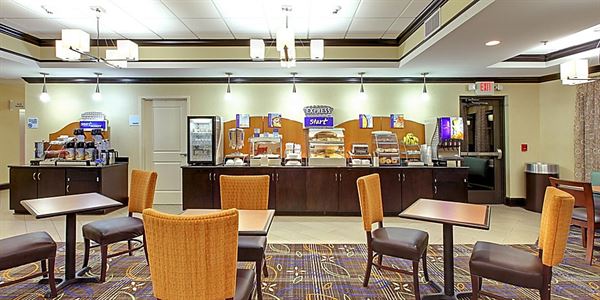 Holiday Inn Express & Suites Covington