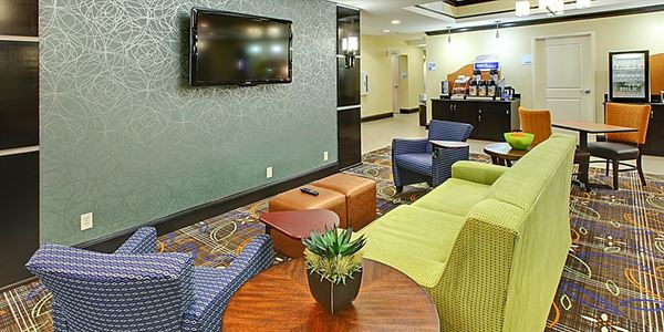 Holiday Inn Express & Suites Covington
