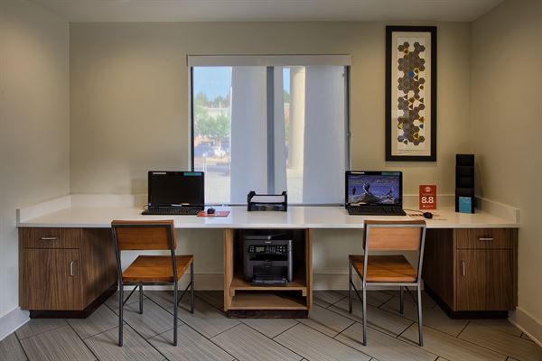 Holiday Inn Express & Suites Raleigh North - Wake Forest