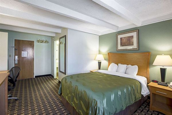 Quality Inn & Suites Council Bluffs