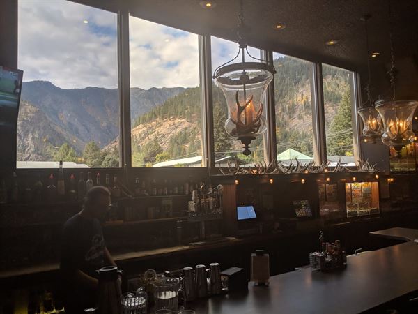 Kristalls Restaurant and Lounge