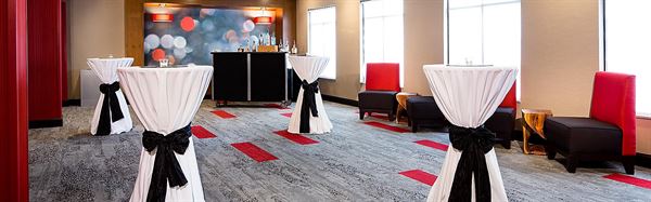 Holiday Inn Milwaukee Riverfront