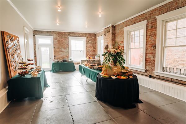 The Colonia Building