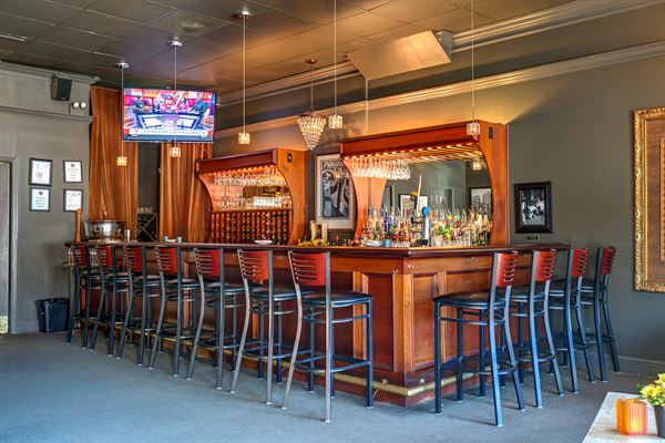 Daniel George Restaurant & Bar