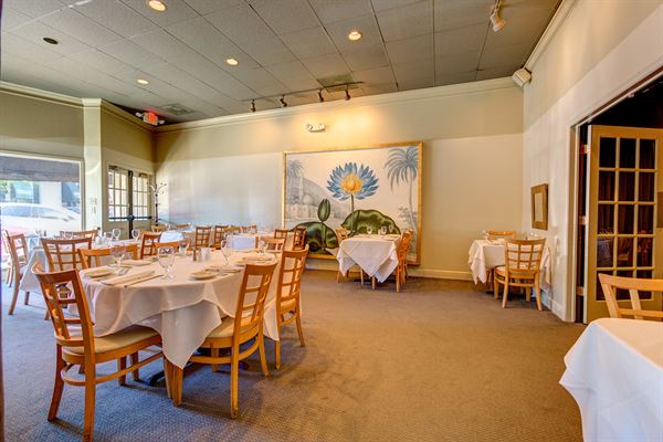 Daniel George Restaurant & Bar