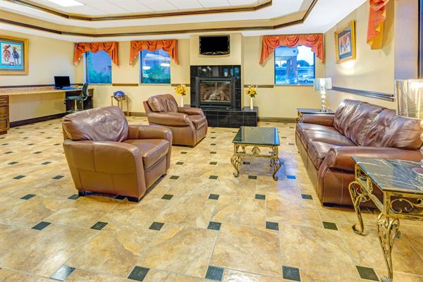 Days Inn & Suites Jeffersonville In