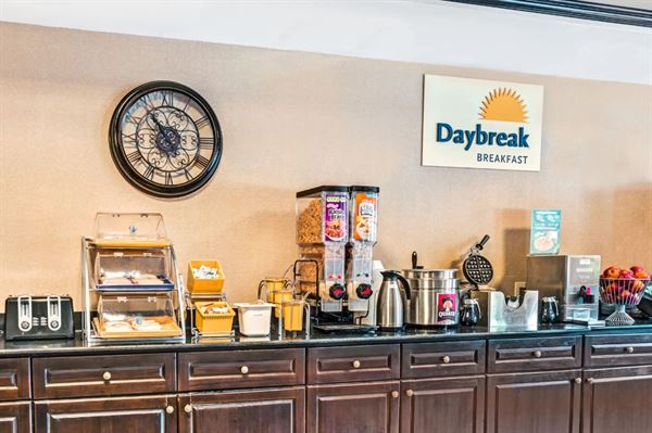 Days Inn & Suites Jeffersonville In