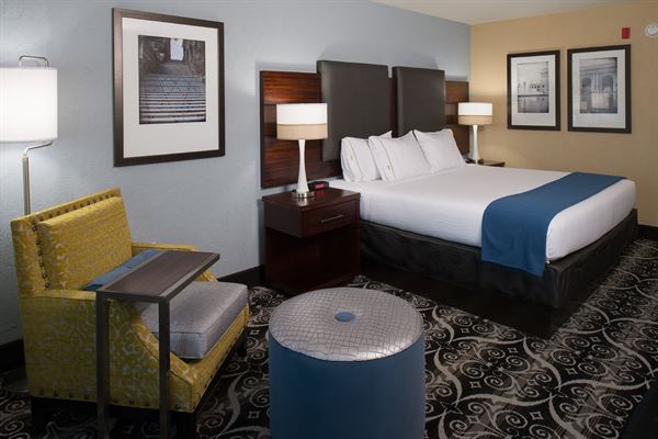 Holiday Inn Express Kansas City Airport