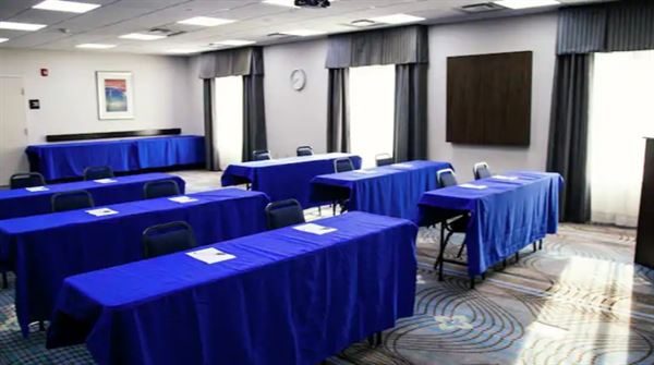 Hampton Inn & Suites Sharon