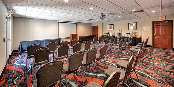 Holiday Inn Express & Suites Manteca City Center