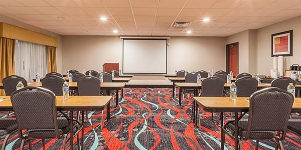 Holiday Inn Express & Suites Manteca City Center