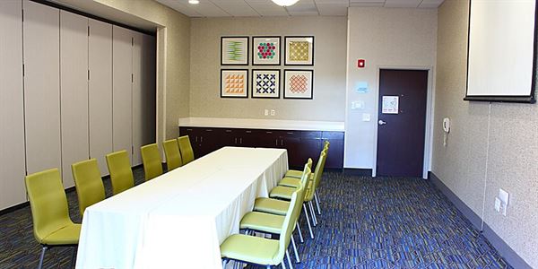 Holiday Inn Express & Suites Napa Valley-American Canyon