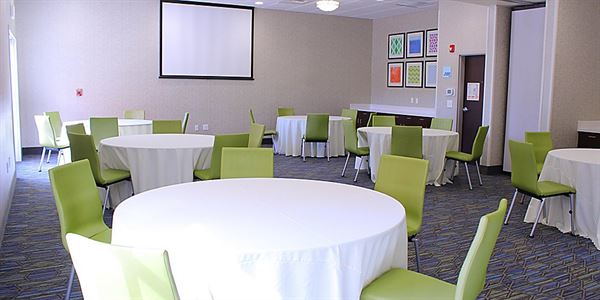 Holiday Inn Express & Suites Napa Valley-American Canyon