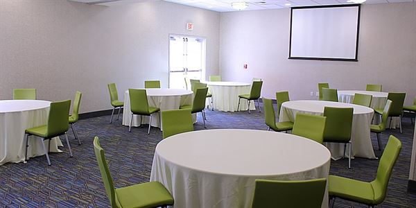 Holiday Inn Express & Suites Napa Valley-American Canyon