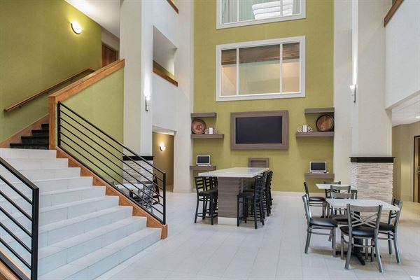 LaQuinta Inns & Suites