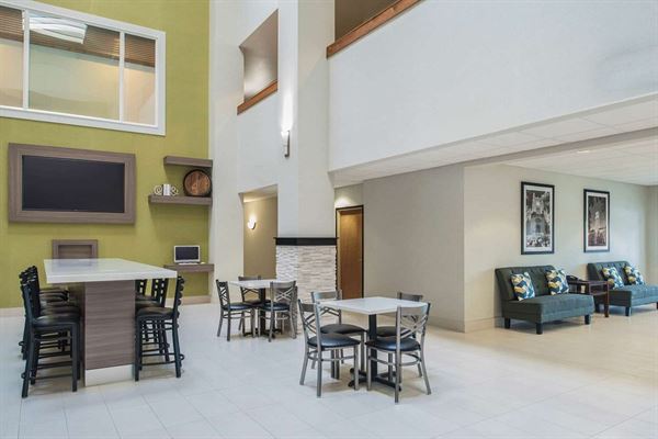 LaQuinta Inns & Suites