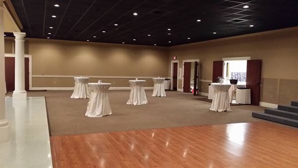 Grand Marais Courtyard Banquet