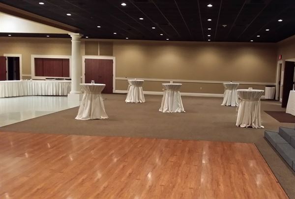 Grand Marais Courtyard Banquet