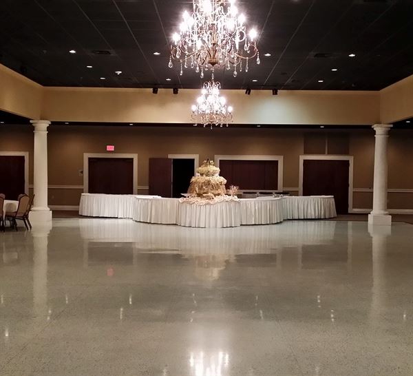 Grand Marais Courtyard Banquet