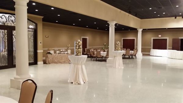 Grand Marais Courtyard Banquet