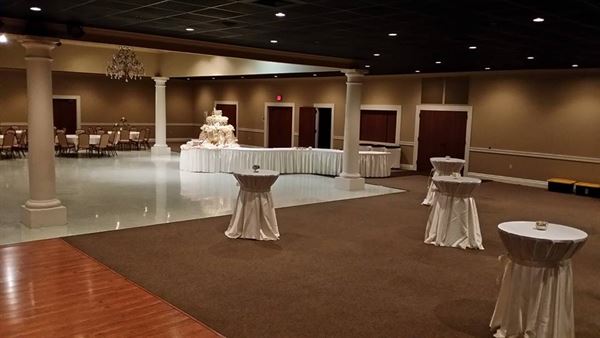 Grand Marais Courtyard Banquet