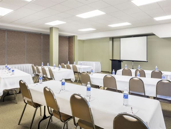 Ramada Clairmont/Grande Prairie