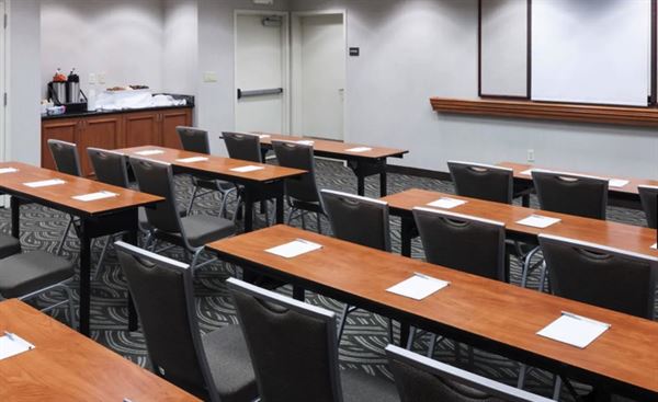 Hampton Inn & Suites Tulare