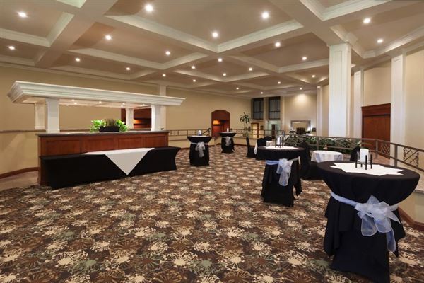 Wyndham Visalia Hotel