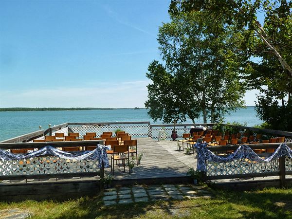 Bruce Bay Cottages & Lighthouse Lounge