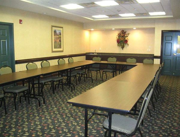 Country Inn & Suites By Radisson Newport News South