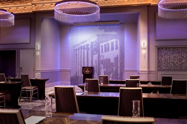 Sheraton Commander Hotel