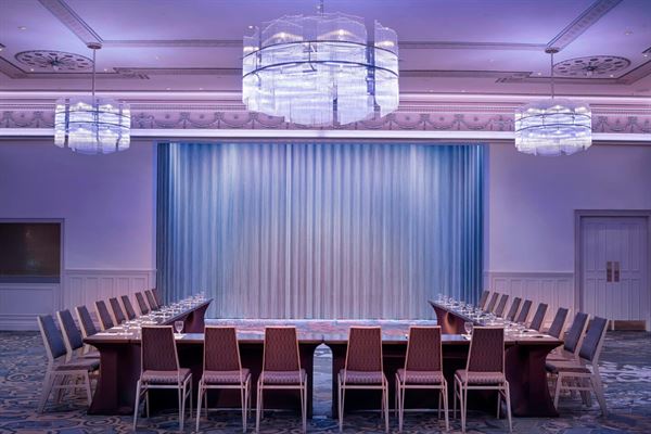 Sheraton Commander Hotel