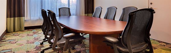 Holiday Inn Hotel & Suites Warren