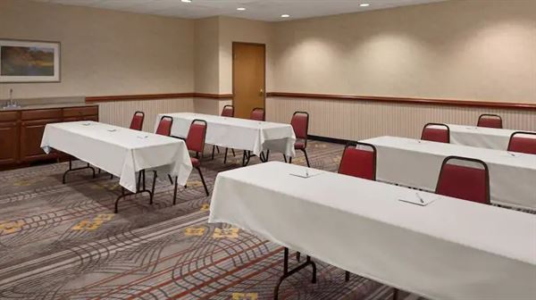 Hampton Inn & Suites Detroit/Sterling Heights