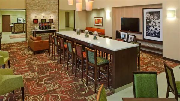 Hampton Inn & Suites Pittsburgh Waterfront