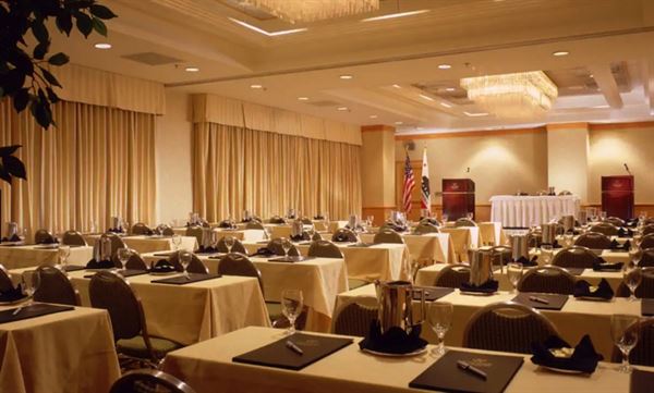 Hilton Santa Monica Hotel & Suites