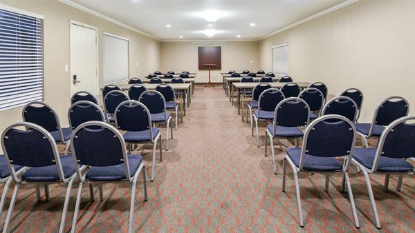 Buena Park Hotel & Suites